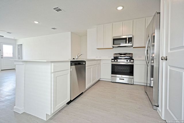 2441 LEGENDS CRK, New Braunfels, TX 78130