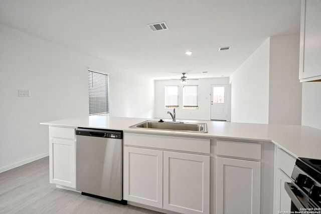 2441 LEGENDS CRK, New Braunfels, TX 78130