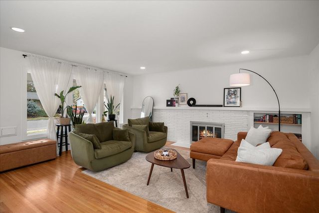 3325 S Bernard St, Spokane, WA 99203