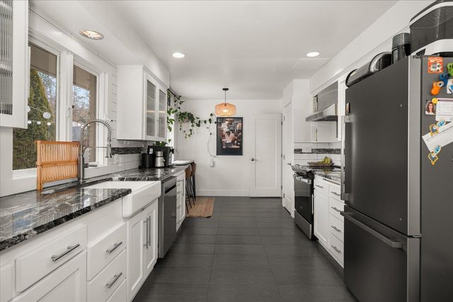 3325 S Bernard St, Spokane, WA 99203