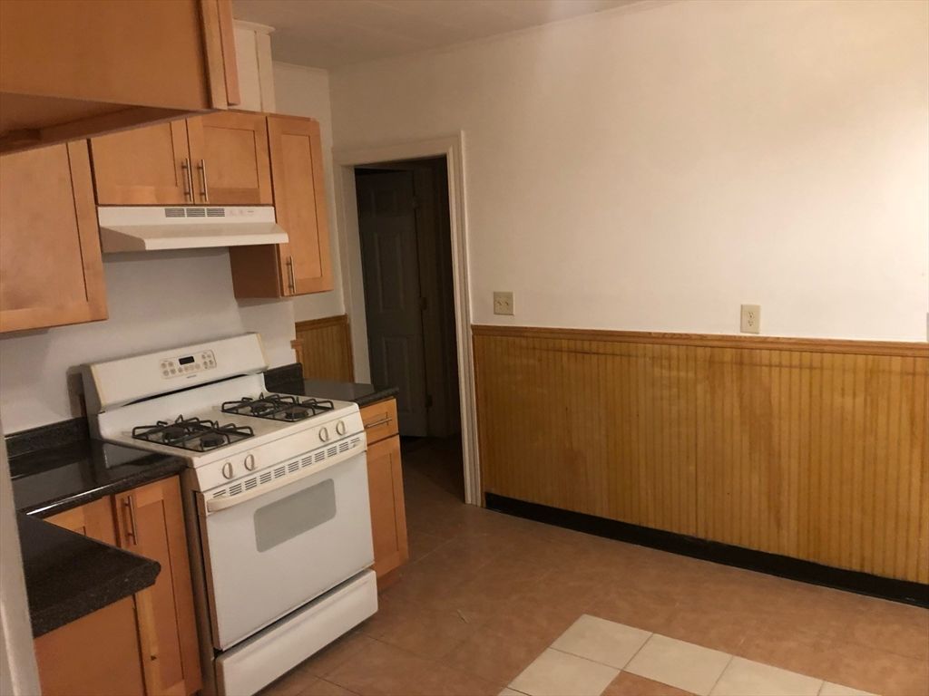 5 Waldo St 1, Dedham, MA 02026
