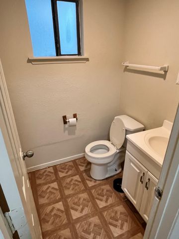 1408 Arvel Circle B, Reno, TX 76020