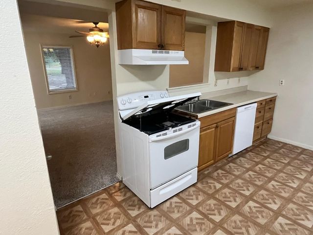 1408 Arvel Circle B, Reno, TX 76020