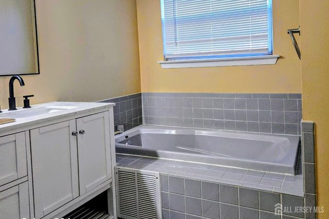 374 Draco Road, Piscataway, NJ 08854