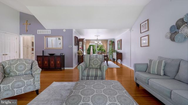 2002 LANTERN LN, Oreland, PA 19075