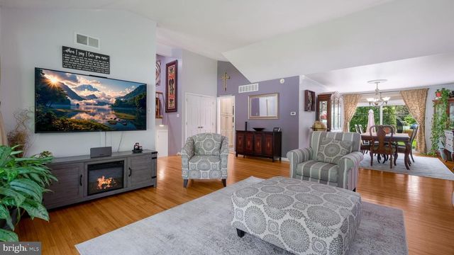 2002 LANTERN LN, Oreland, PA 19075