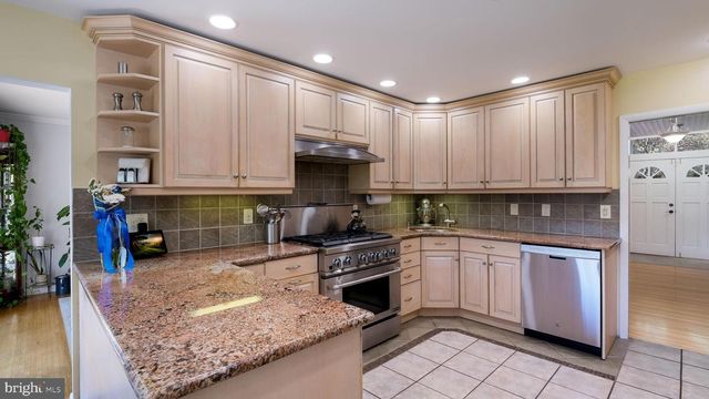 2002 LANTERN LN, Oreland, PA 19075