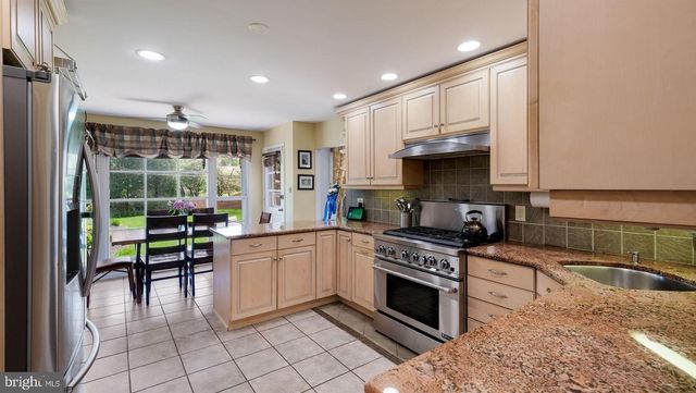2002 LANTERN LN, Oreland, PA 19075