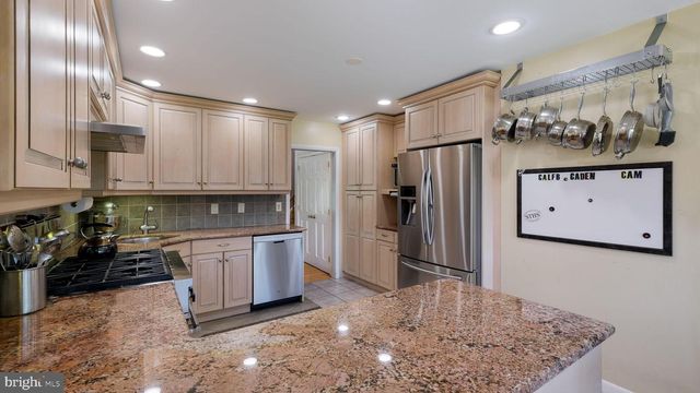 2002 LANTERN LN, Oreland, PA 19075