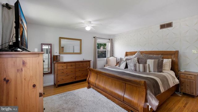 2002 LANTERN LN, Oreland, PA 19075