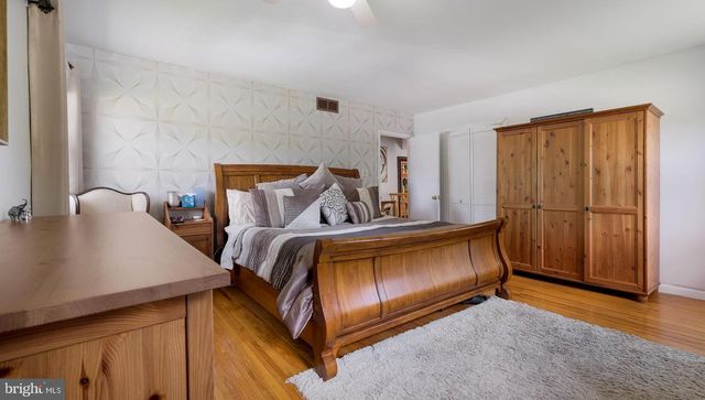2002 LANTERN LN, Oreland, PA 19075