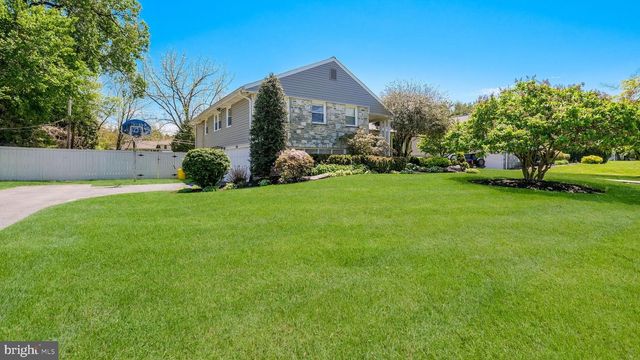 2002 LANTERN LN, Oreland, PA 19075