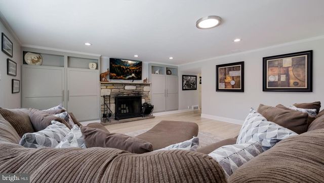 2002 LANTERN LN, Oreland, PA 19075