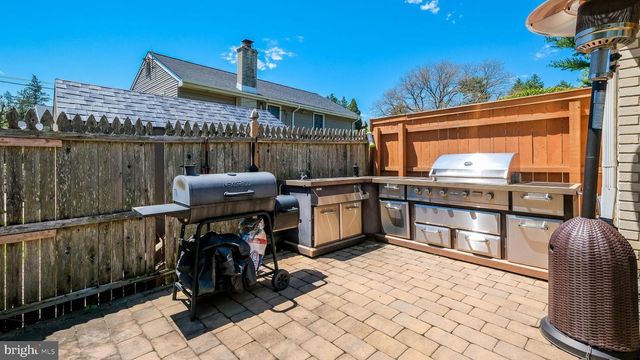 2002 LANTERN LN, Oreland, PA 19075