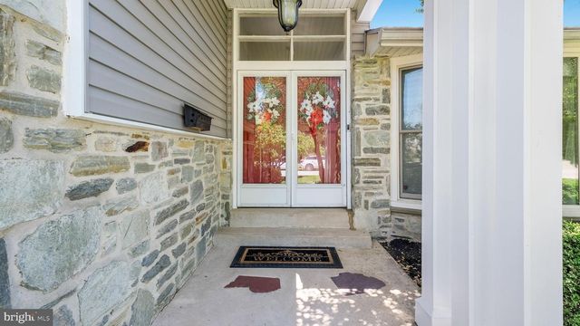 2002 LANTERN LN, Oreland, PA 19075