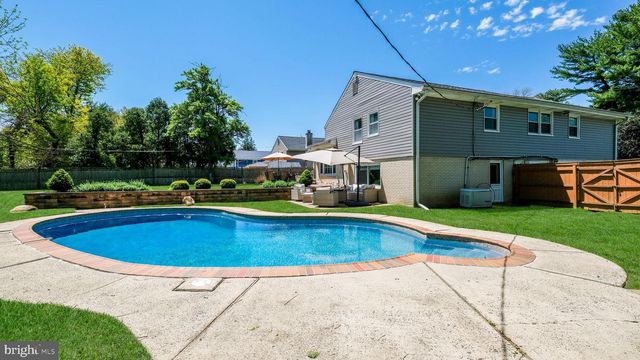 2002 LANTERN LN, Oreland, PA 19075