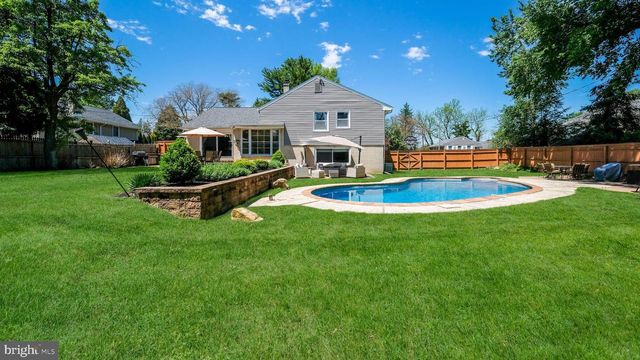 2002 LANTERN LN, Oreland, PA 19075