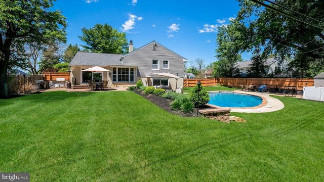 2002 LANTERN LN, Oreland, PA 19075