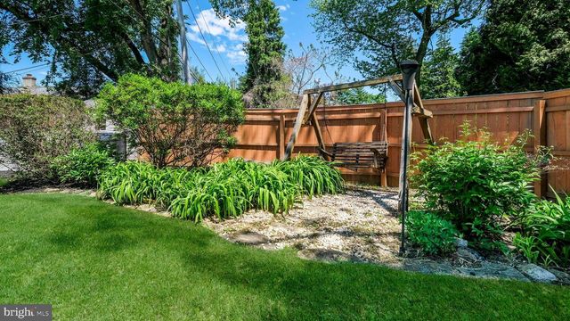2002 LANTERN LN, Oreland, PA 19075