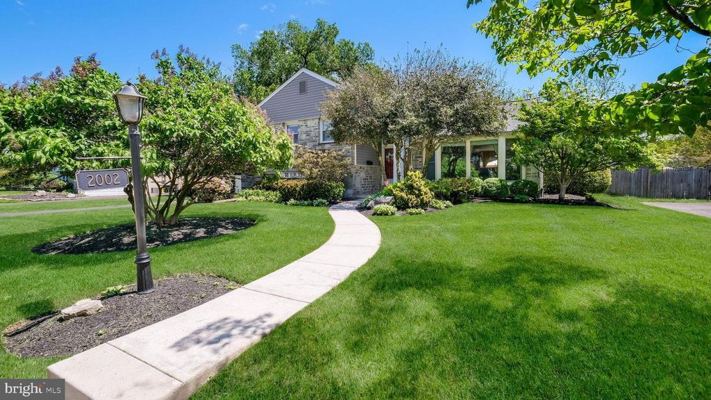 2002 LANTERN LN, Oreland, PA 19075