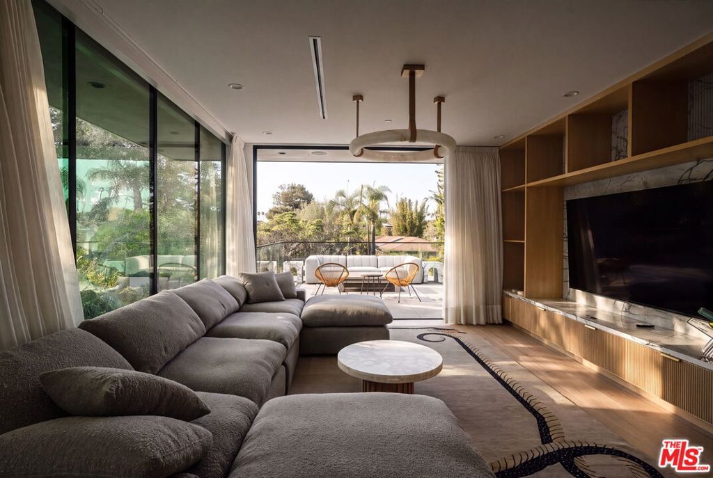 738 Palms Boulevard, Venice, CA 90291 — photo 2