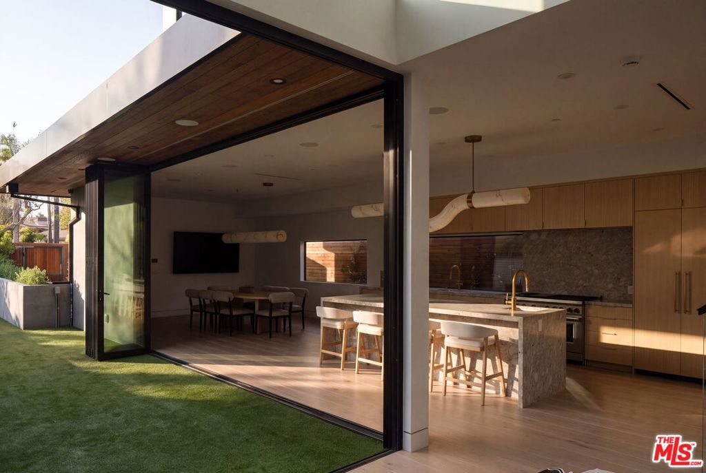 738 Palms Boulevard, Venice, CA 90291 — photo 5