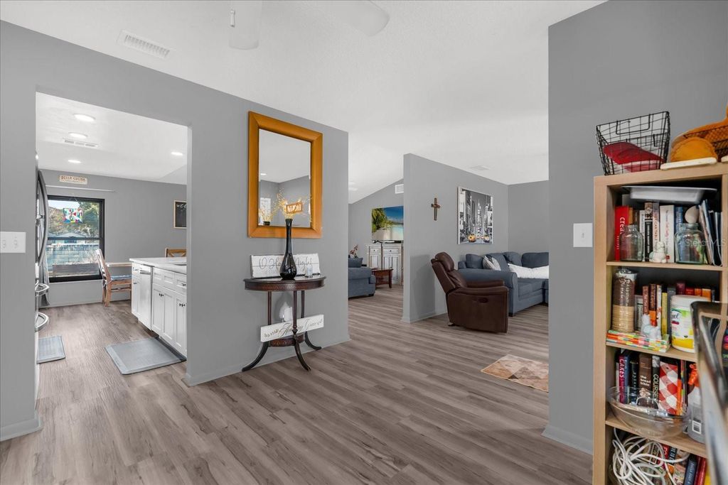 Image 2 of property listing at 4319 SADDLE CREEK PLACE, Orlando, FL 32829