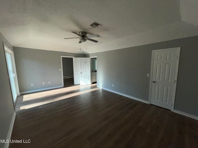 8 Ridgeway Place, Clinton, MS 39056