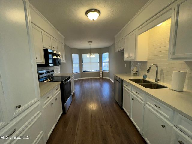 8 Ridgeway Place, Clinton, MS 39056