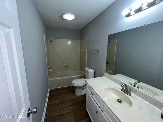 8 Ridgeway Place, Clinton, MS 39056