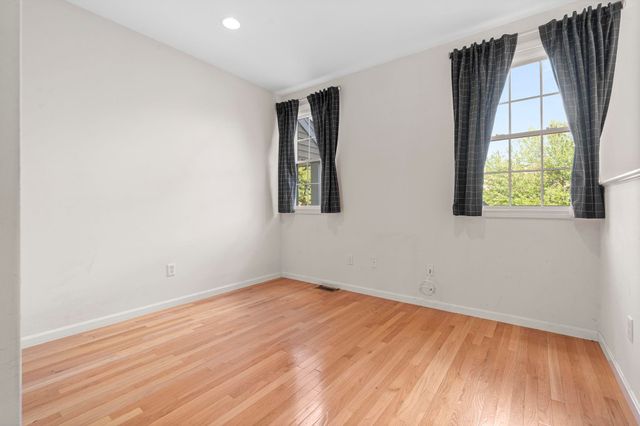 16 Edward Circle, Bedford, NH 03110