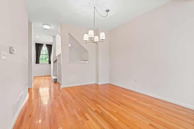 16 Edward Circle, Bedford, NH 03110