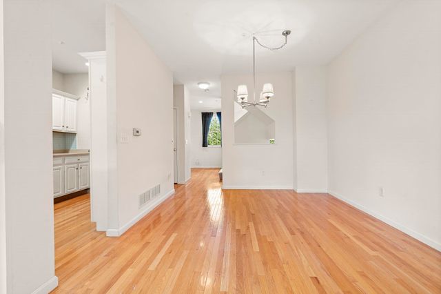 16 Edward Circle, Bedford, NH 03110