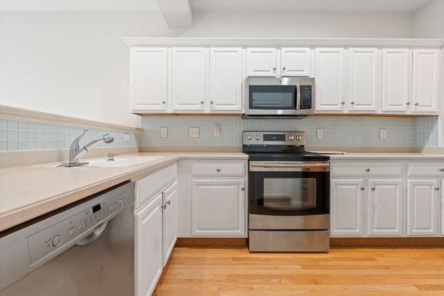 16 Edward Circle, Bedford, NH 03110