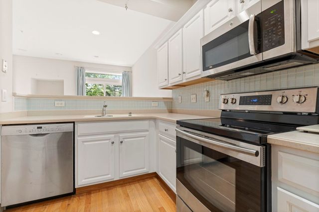 16 Edward Circle, Bedford, NH 03110