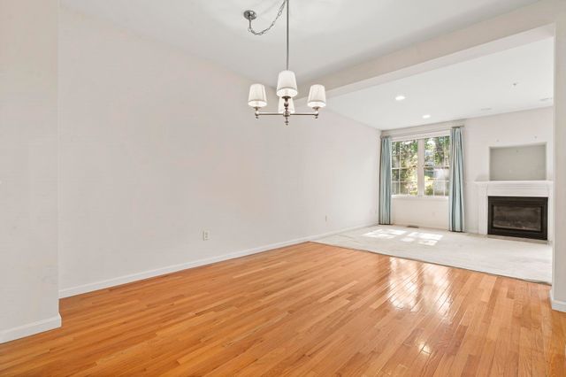 16 Edward Circle, Bedford, NH 03110