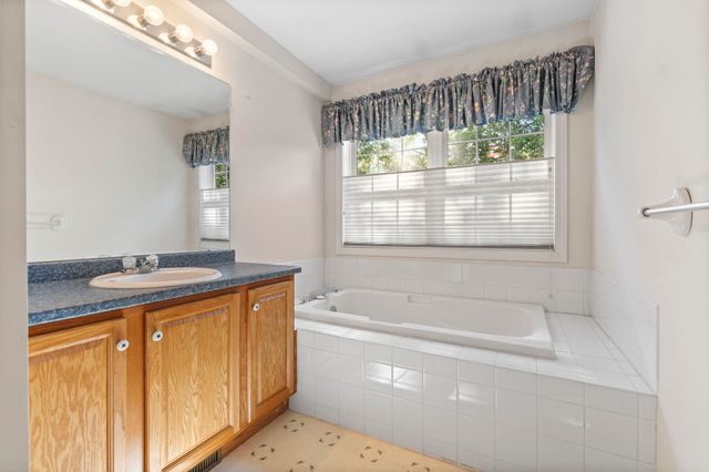 16 Edward Circle, Bedford, NH 03110