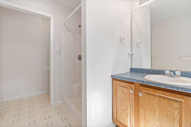 16 Edward Circle, Bedford, NH 03110