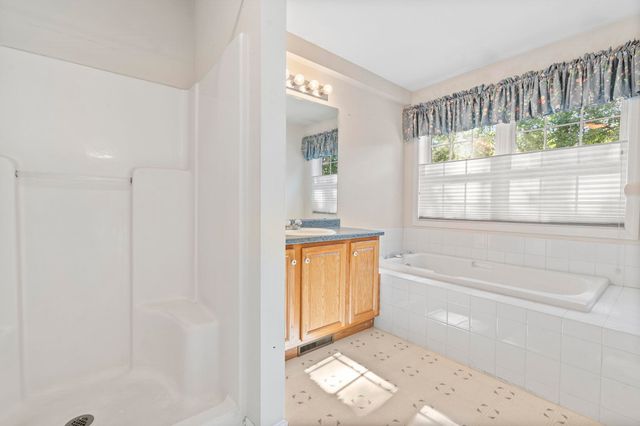 16 Edward Circle, Bedford, NH 03110