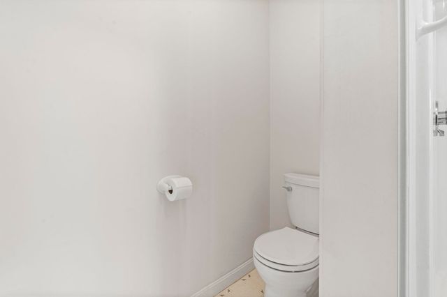 16 Edward Circle, Bedford, NH 03110