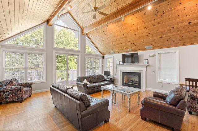 16 Edward Circle, Bedford, NH 03110