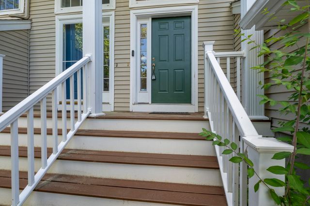 16 Edward Circle, Bedford, NH 03110