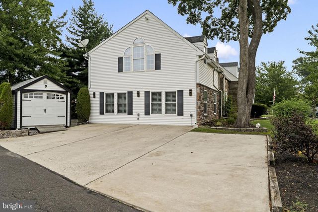 79 MANOR CIR, Bristol, PA 19007