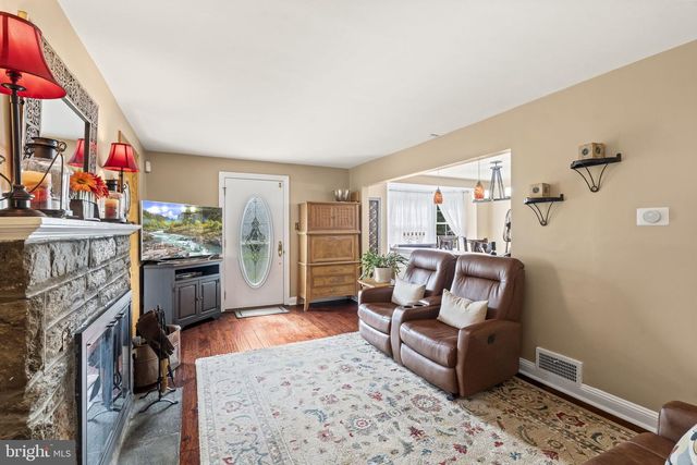 79 MANOR CIR, Bristol, PA 19007