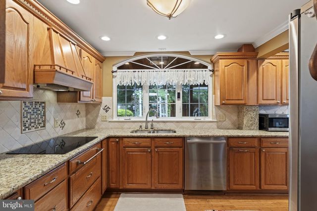 79 MANOR CIR, Bristol, PA 19007