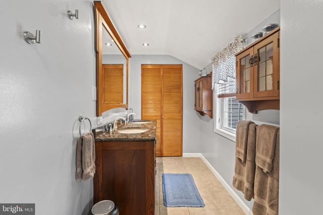 79 MANOR CIR, Bristol, PA 19007