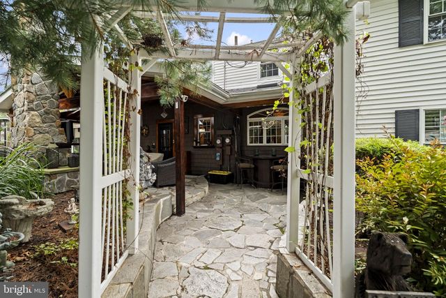 79 MANOR CIR, Bristol, PA 19007