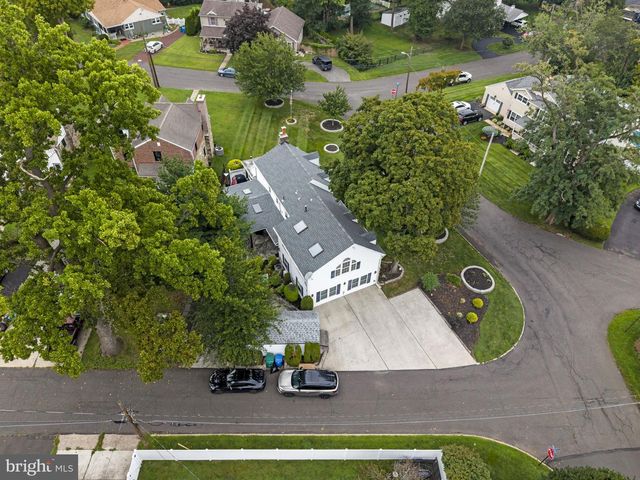 79 MANOR CIR, Bristol, PA 19007