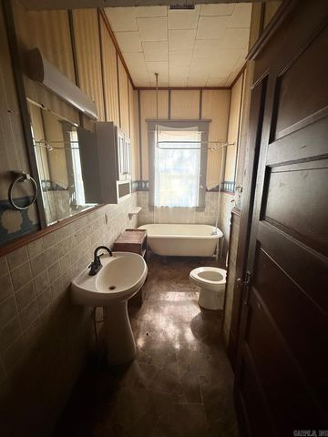 1130 N Gabbert, Monticello, AR 71655