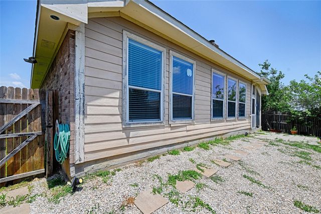 2429 Forest Creek Drive, Fort Worth, TX 76123